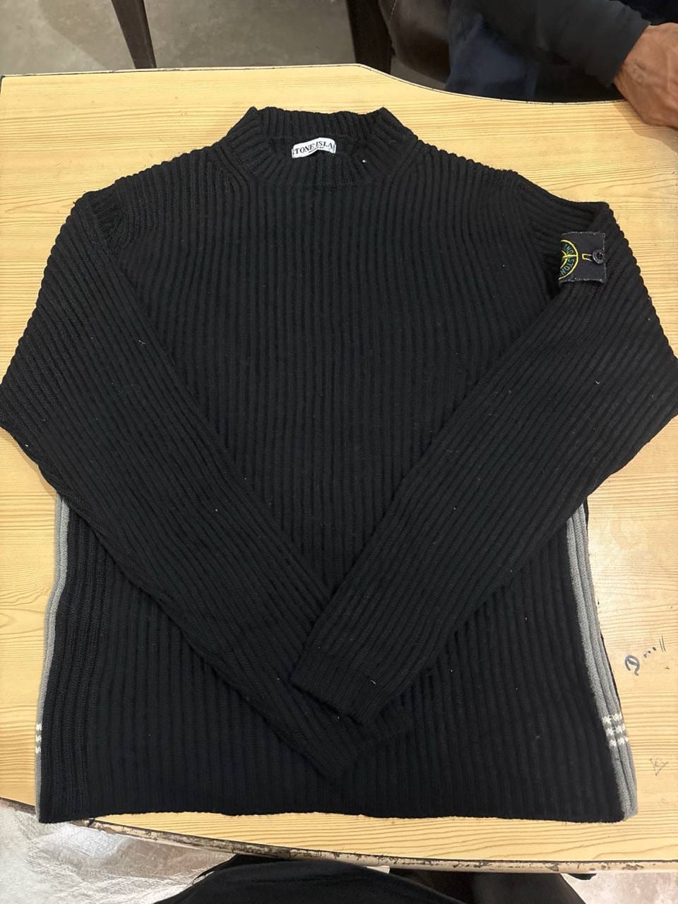 Stone Island свитер чёрный шерстяной в рубчик с воротником-стойкой, фото 1
