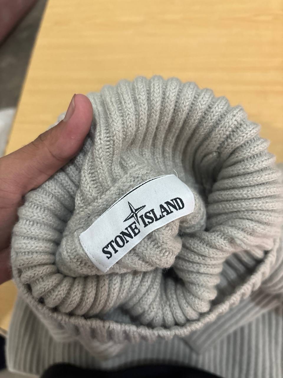 Stone Island свитер светло-серый вязаный с высоким воротником, фото 2