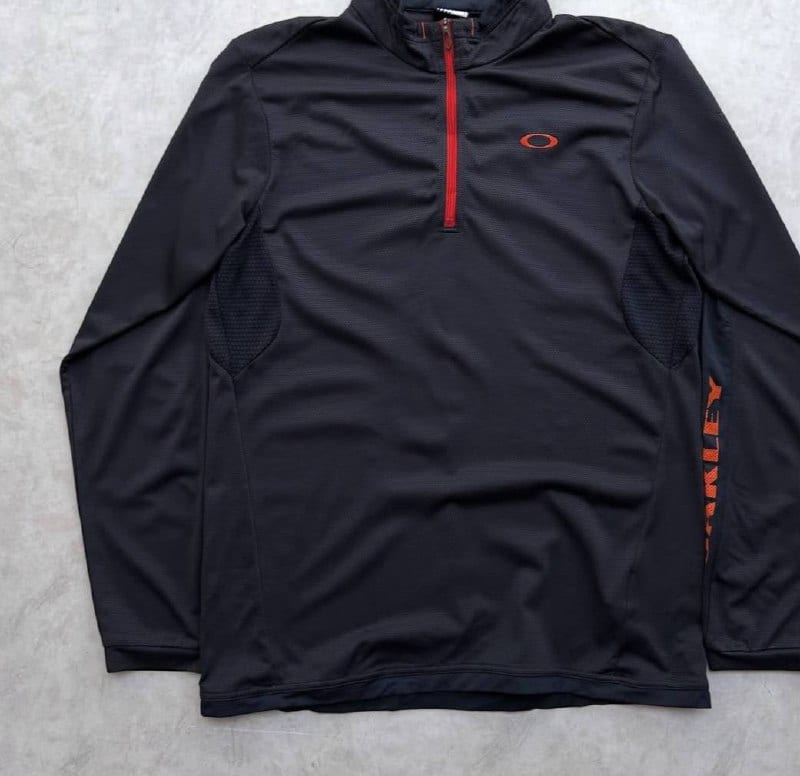 Oakley лонгслив чёрный спортивный с красным логотипом на молнии, фото 1